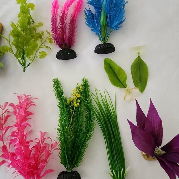 11-Piece Aquarium Decorations - Picture 4 of 6